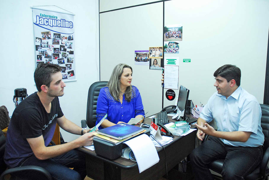 Vereadora Jacqueline recebe vice-presidente do SERGS