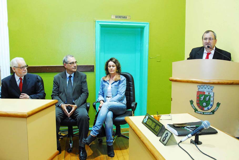 Títulos de Cidadania são concedidos durante solenidade no Legislativo Municipal