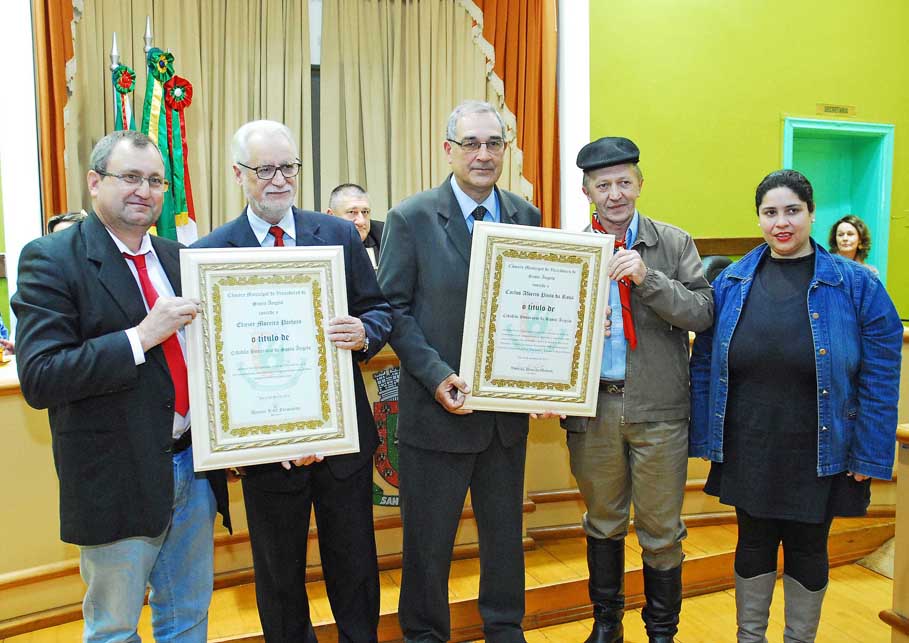Títulos de Cidadania são concedidos durante solenidade no Legislativo Municipal