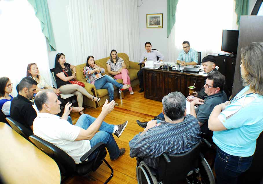 Prefeitura de Santo Ângelo pretende recorrer a financiamento para pagar 13º de seus funcionários.