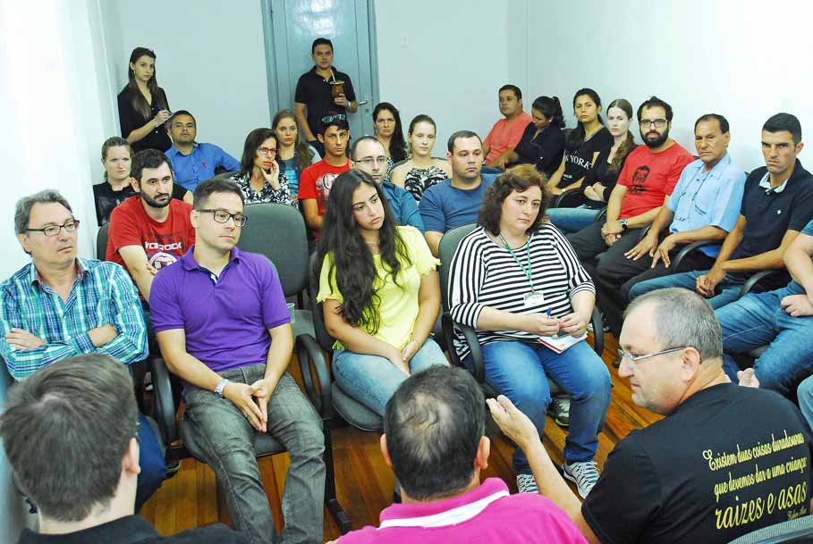 Mesa Diretora promove reunião de trabalho com servidores da Casa Legislativa