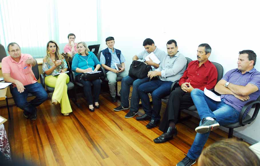 Iluminação pública e transporte escolar tiveram destaque no segundo encontro do projeto "Debates com a Comunidade"