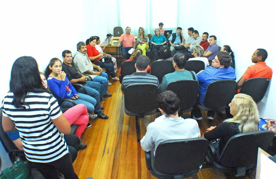 Iluminação pública e transporte escolar tiveram destaque no segundo encontro do projeto "Debates com a Comunidade"