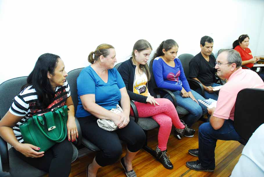 Iluminação pública e transporte escolar tiveram destaque no segundo encontro do projeto "Debates com a Comunidade"