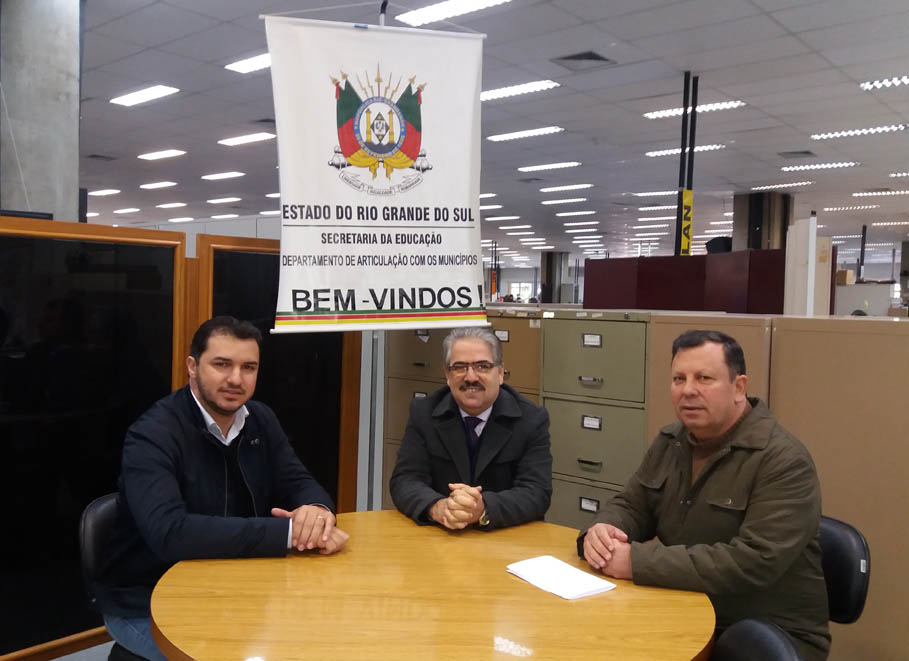 Vereador Vando Ribeiro busca esclarecimentos quanto à reestruturação das Coordenadorias Regionais de Saúde.