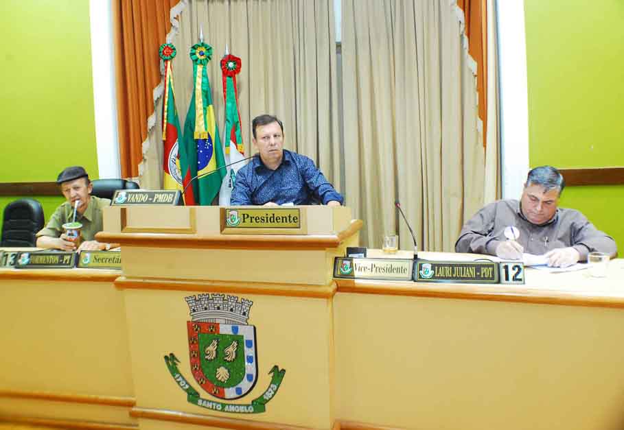 Poder Legislativo aprova PL que congela salário de vereadores até 2020