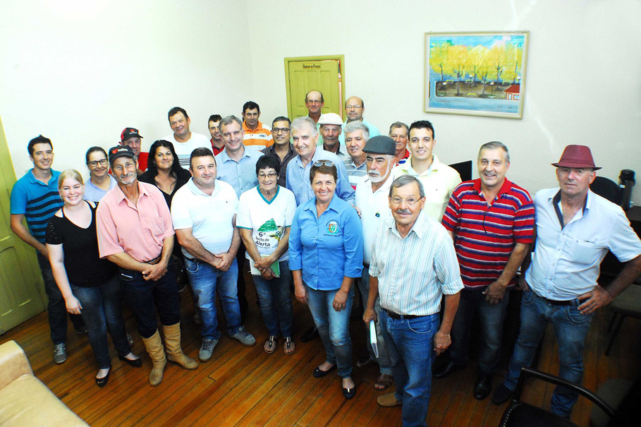 Em reunião no Executivo, agricultores reivindicam melhorias em estradas do interior 