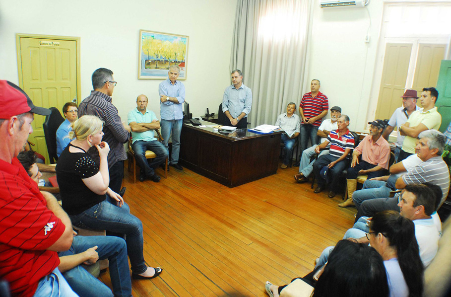 Em reunião no Executivo, agricultores reivindicam melhorias em estradas do interior 