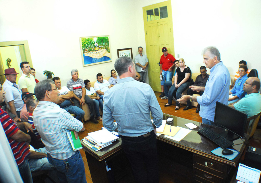 Em reunião no Executivo, agricultores reivindicam melhorias em estradas do interior 