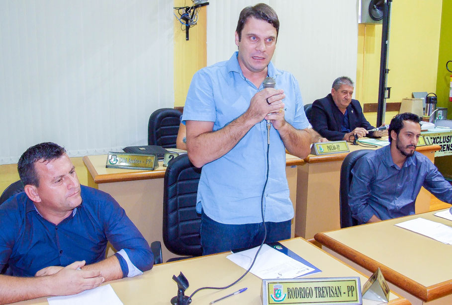 Vereadores de ​S​anto Ângelo encaminham projeto que amplia período de licença a servidores que tiverem filhos prematuros