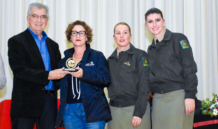 Câmara acompanha a formatura das 526 crianças no Programa Educacional de Resistência as Drogas e Violência