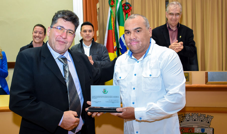 Médicos cubanos receberam homenagem pelo trabalho realizado em Santo Ângelo 