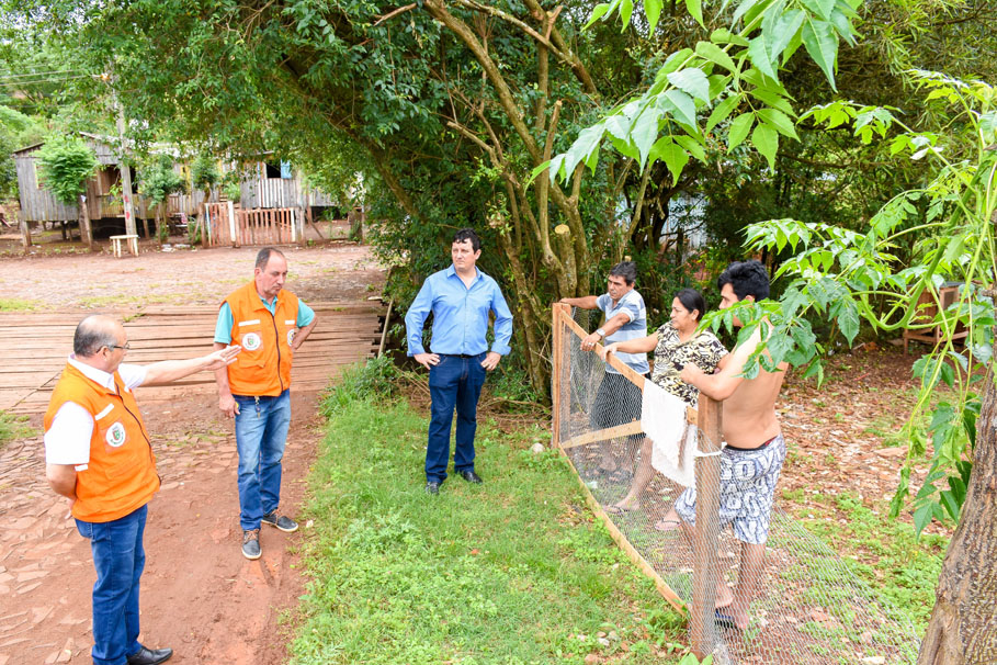 Vereador Vando Nolasco verifica junto à comunidade os resultados das obras no bairro Meller Norte