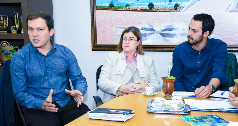 Reunião na Câmara debate andamento das obras da CORSAN no Município