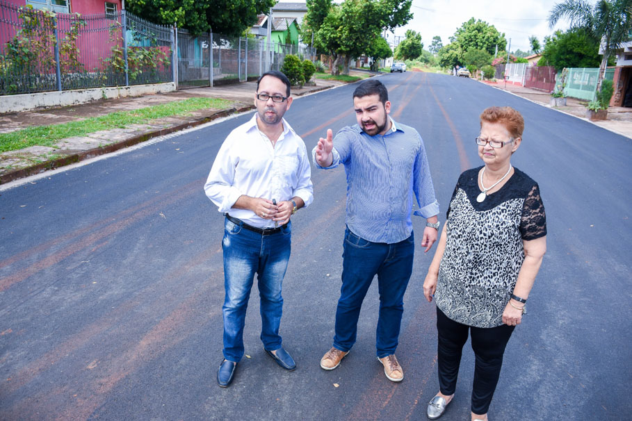 Bairro Kurtz recebe obras de pavimentação asfáltica. 