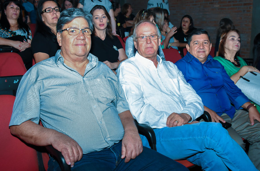 ABERTURA DO ANO LETIVO: Câmara acompanha atividades no Teatro Antônio Sepp