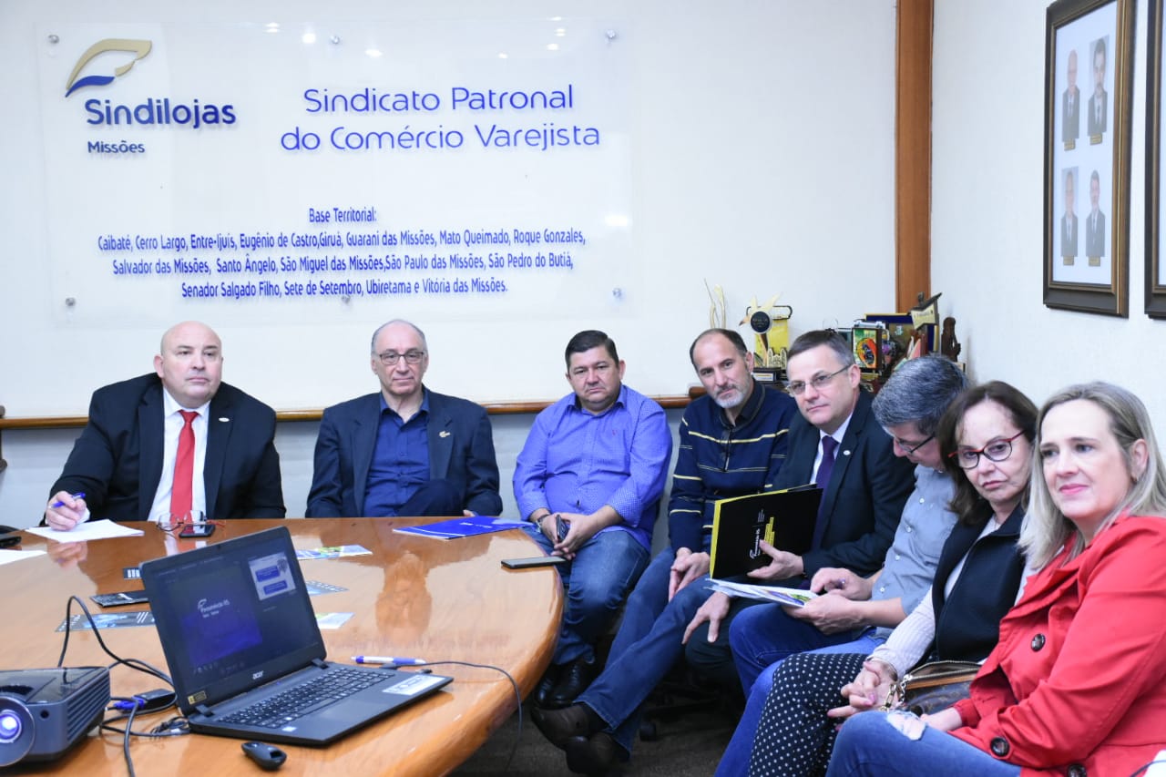COMÉRCIO INFORMAL: Legislativo participa de debate junto ao Sindilojas Missões