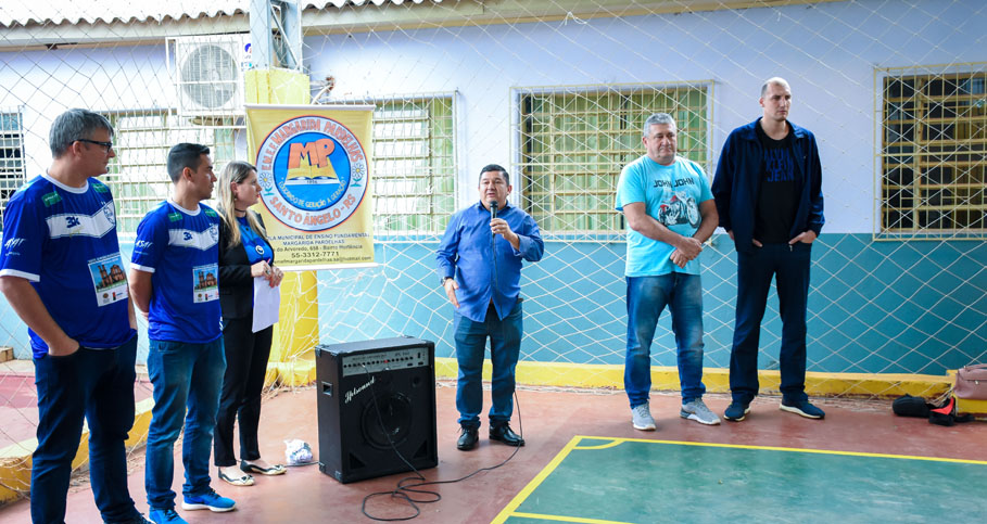 Legislativo acompanha entrega de novos uniformes a crianças do projeto social da ASAF 