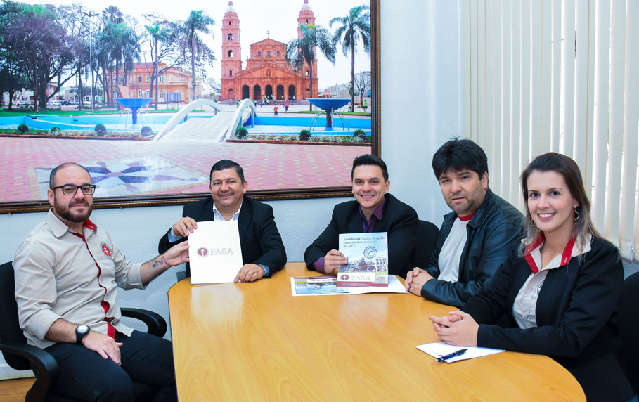 Equipe da FASA visita Câmara de Vereadores