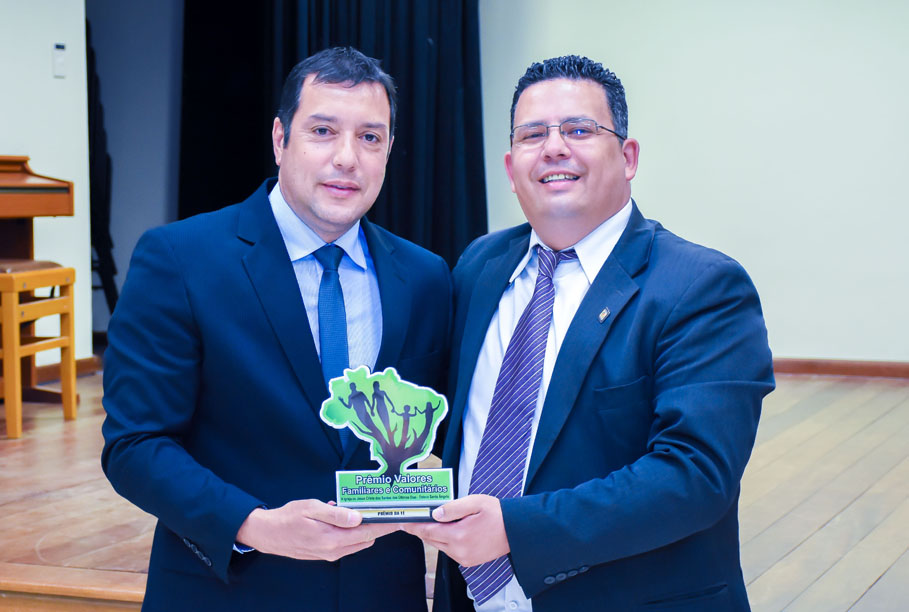 Poder Legislativo participa da solenidade de entrega do Prêmio Valores Familiares Comunitários