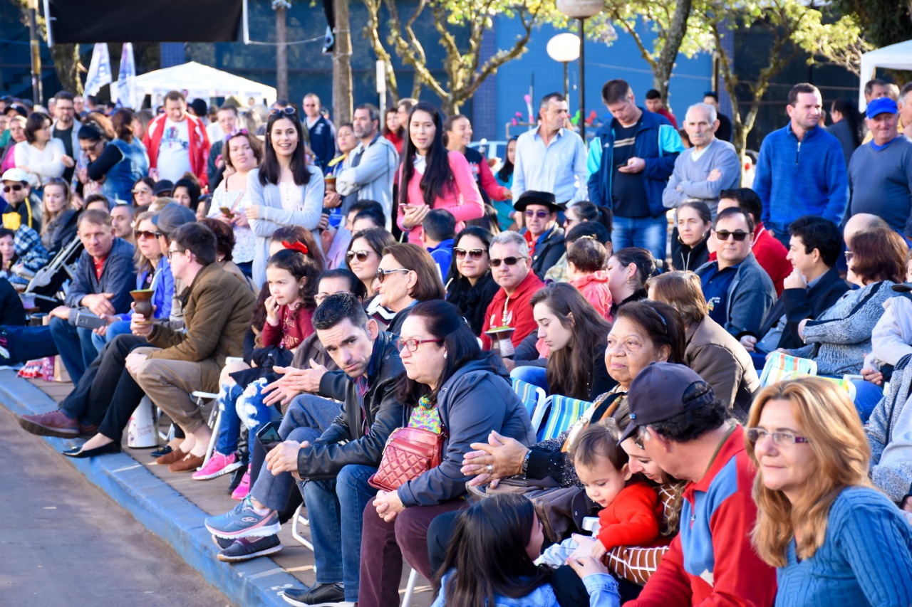 Desfile de 07 de Setembro reúne santo-angelenses para homenagear a Pátria