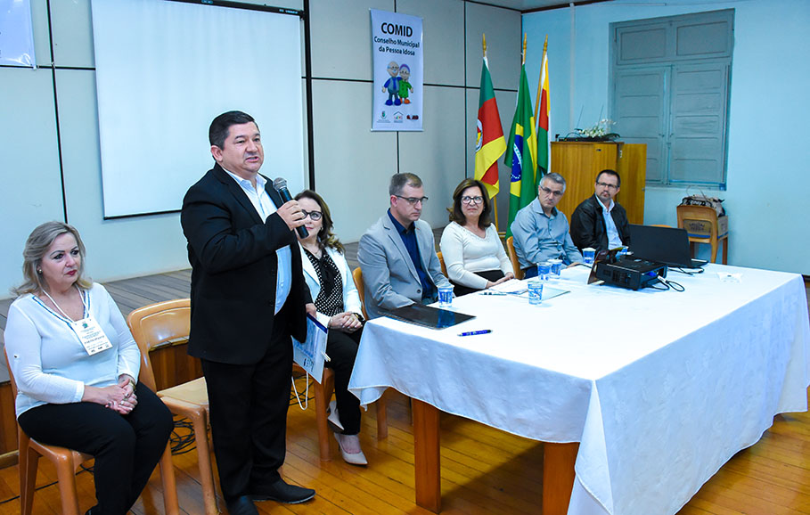 Legislativo presente na abertura da Semana Municipal do Idoso