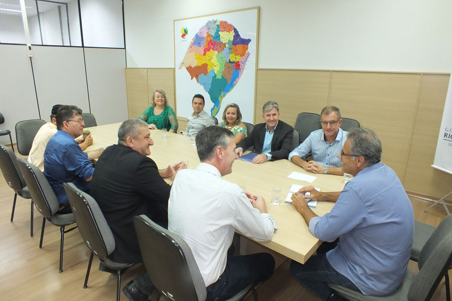 Secretário de Educação do Estado recebe comitiva santo-angelense