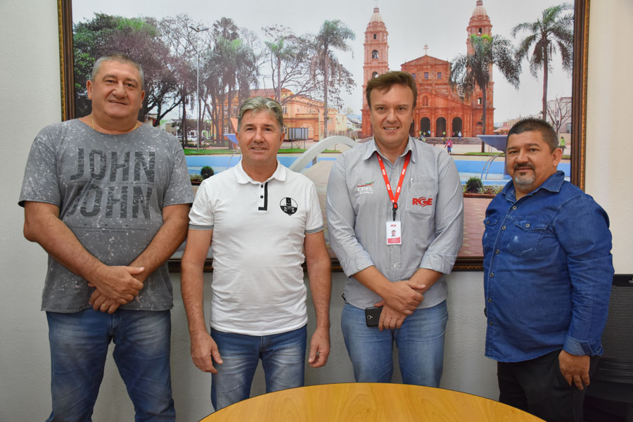 Consultor da RGE visita Legislativo Municipal