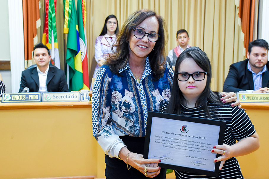Título Mulher Cidadã é entregue em Sessão Especial na Câmara de Vereadores