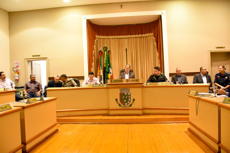 Polícia Civil e Brigada Militar recebem homenagem no Legislativo Municipal