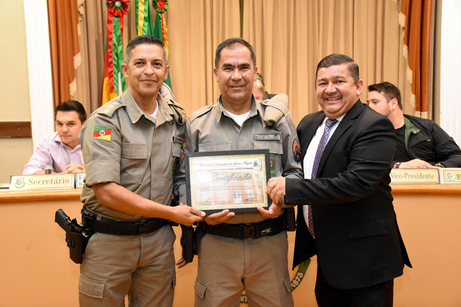 Polícia Civil e Brigada Militar recebem homenagem no Legislativo Municipal