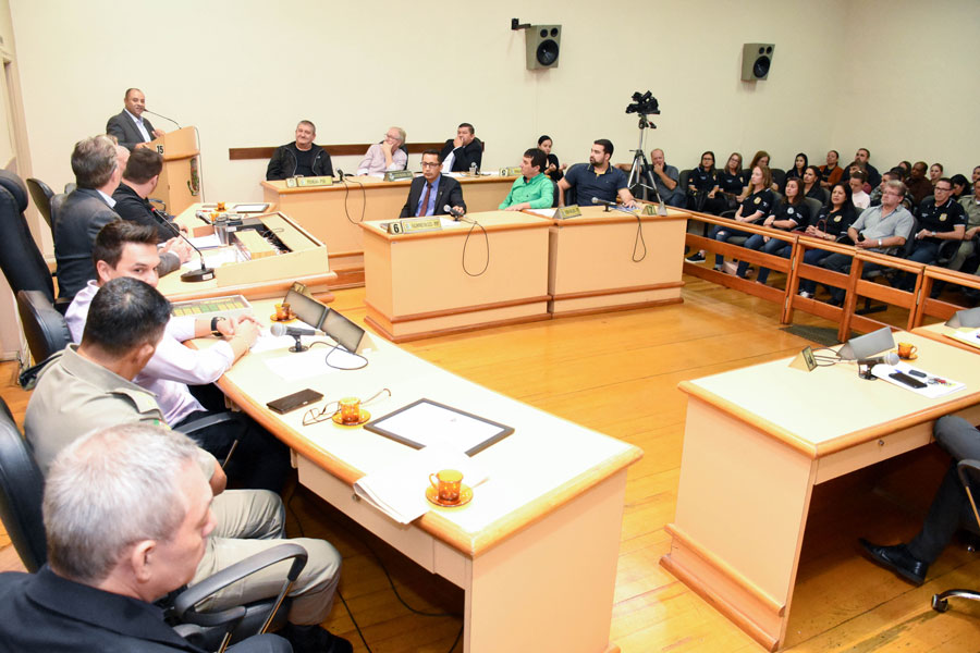 Polícia Civil e Brigada Militar recebem homenagem no Legislativo Municipal