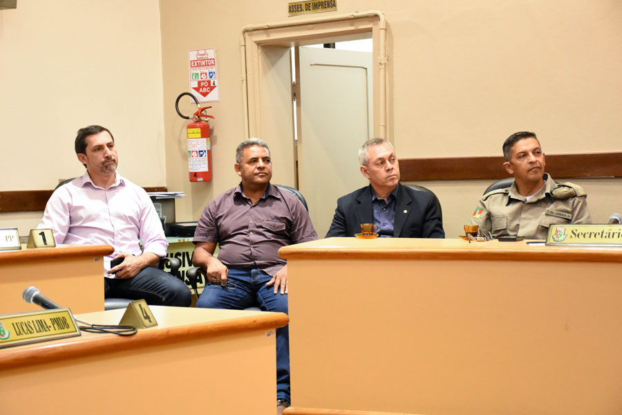 Polícia Civil e Brigada Militar recebem homenagem no Legislativo Municipal
