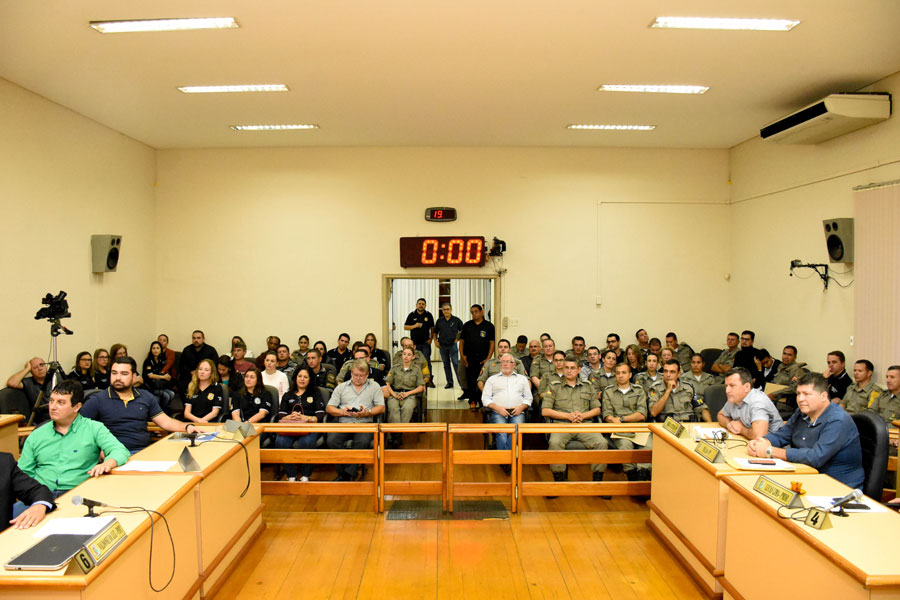 Polícia Civil e Brigada Militar recebem homenagem no Legislativo Municipal