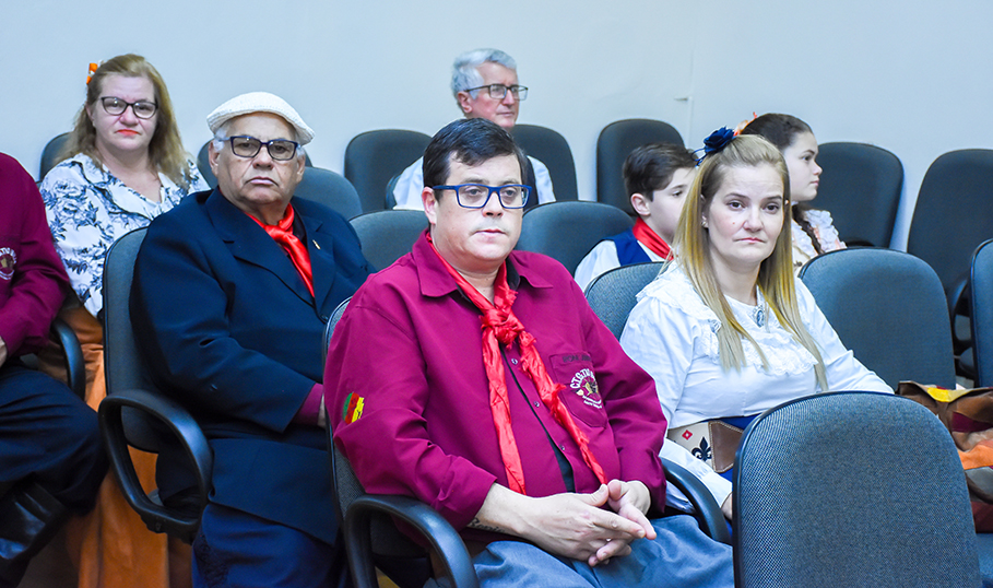 Prendas e Peões regionais são homenageados na Câmara de Vereadores de Santo Ângelo