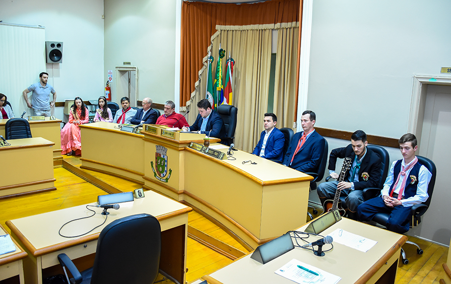 Prendas e Peões regionais são homenageados na Câmara de Vereadores de Santo Ângelo