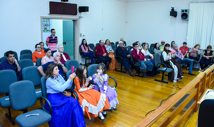 Prendas e Peões regionais são homenageados na Câmara de Vereadores de Santo Ângelo