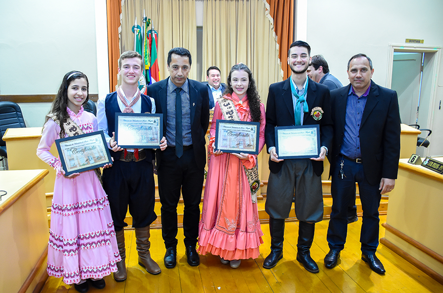Prendas e Peões regionais são homenageados na Câmara de Vereadores de Santo Ângelo