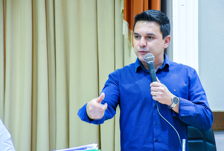 Vereador Vinícus Makvitz requer reunião para dialogar sobre abertura do comércio aos domingos