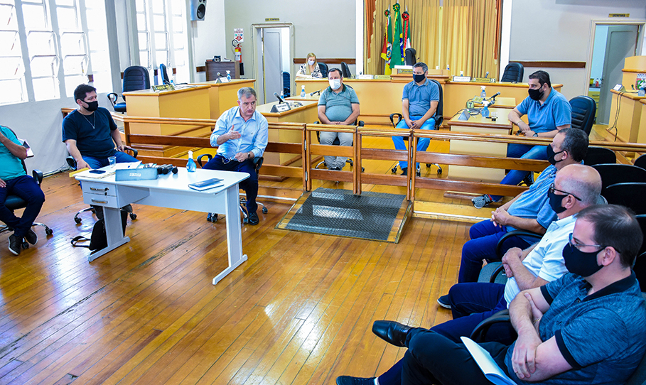 Desburocratização da abertura de empresas é tema de reunião na Câmara de Vereadores