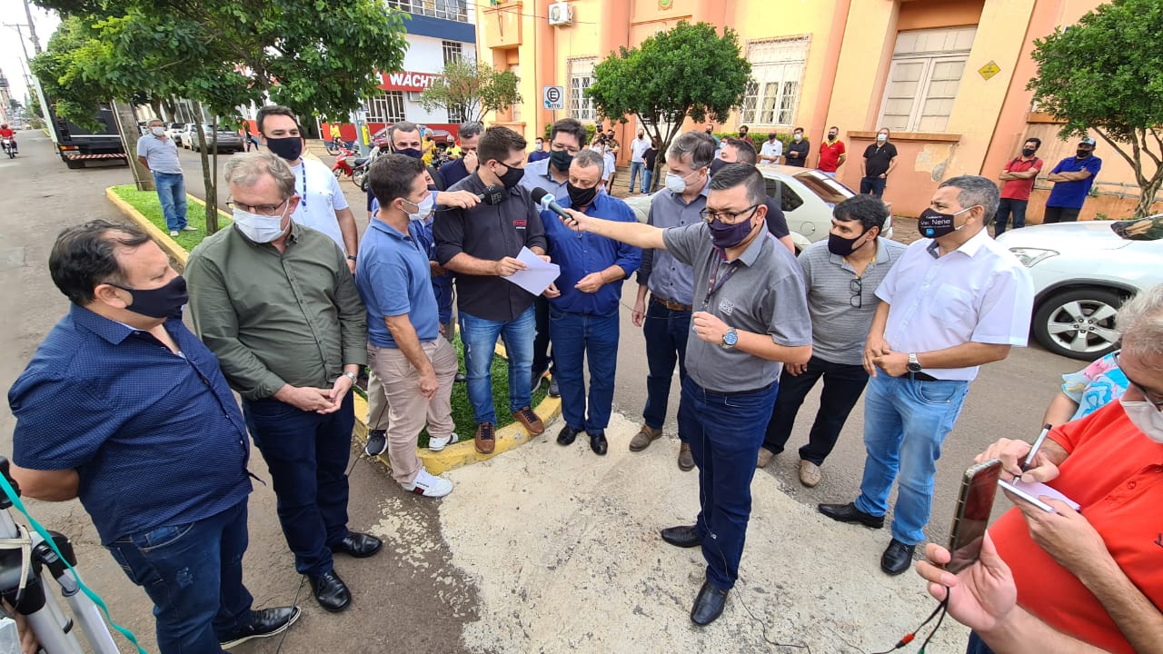 Comerciantes realizam manifestação pela abertura do setor de comércio, hotelaria e gastronomia de Santo Ângelo
