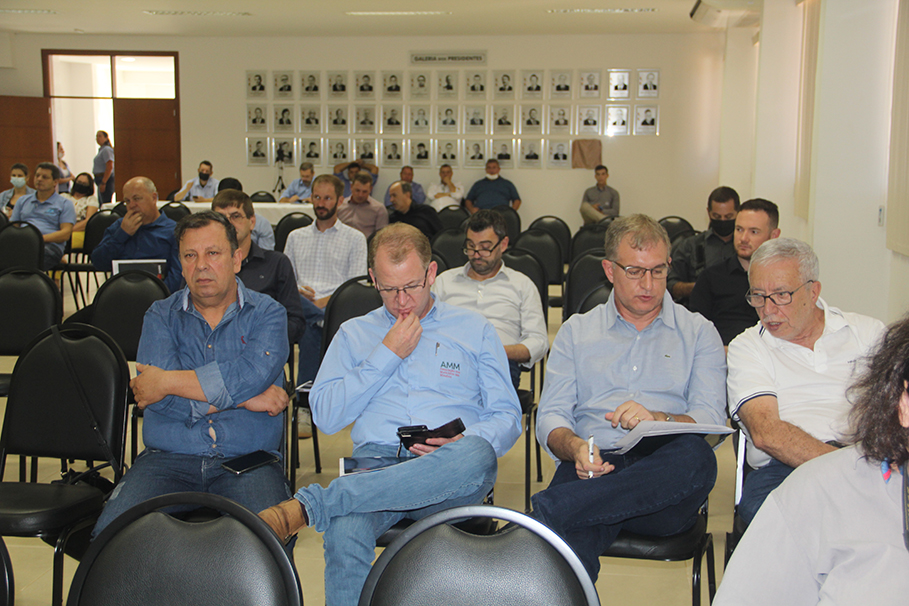 LEGISLATIVO PRESTIGIOU POSSE DO PREFEITO JACQUES BARBOSA COMO PRESIDENTE DA AMM
