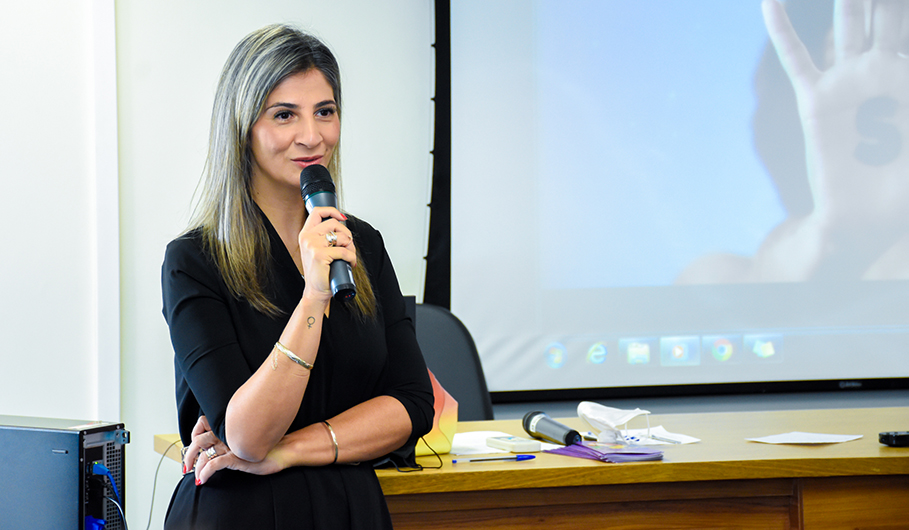 PODER LEGISLATIVO PRESTIGIA CAPACITAÇÃO DE AGENTES DE ATENDIMENTO À MULHER.