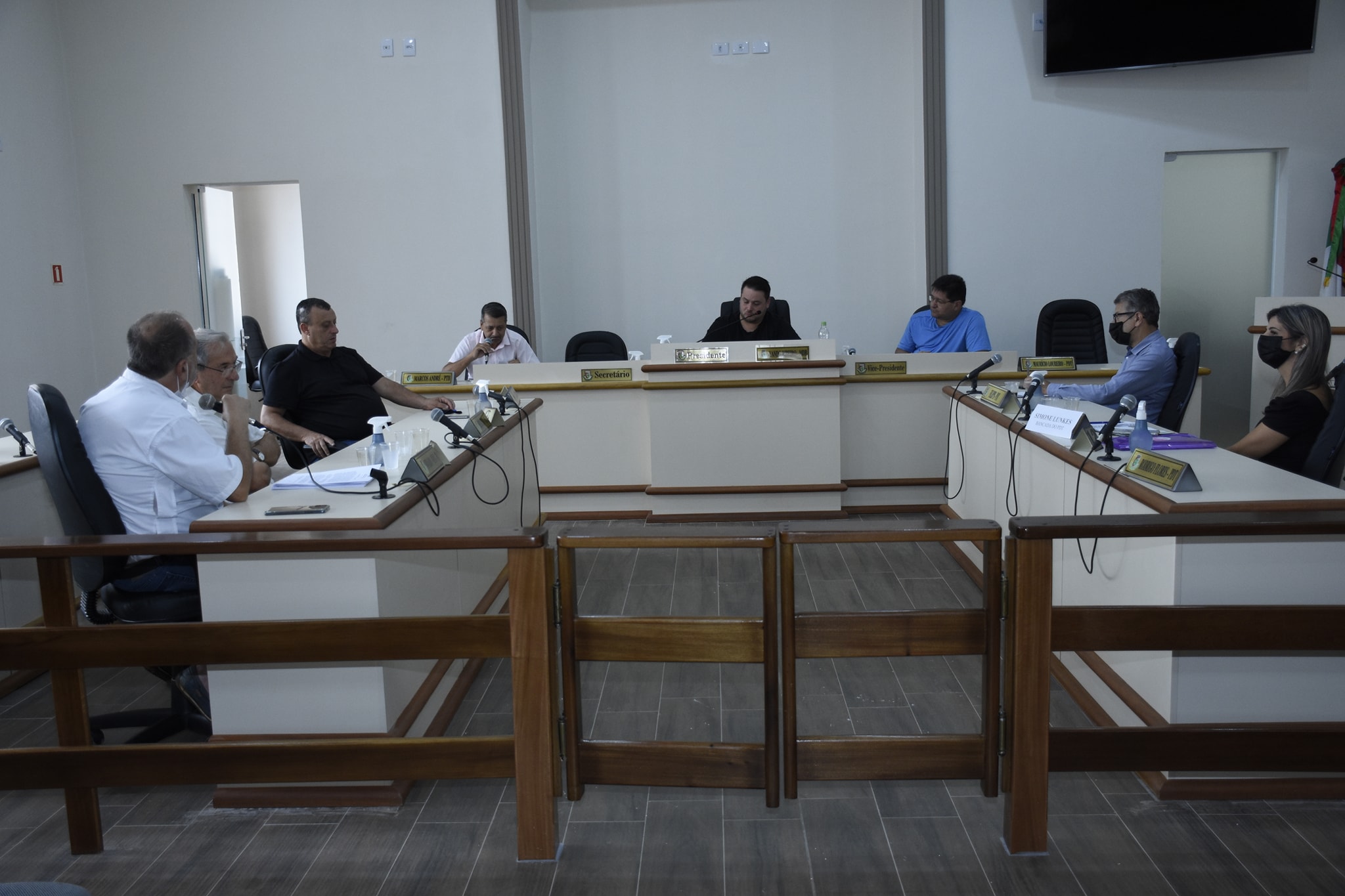 MOBILIDADE PÚBLICA FOI PAUTA DA REUNIÃO COM A EMPRESA VIAÇÃO TIARAJU.