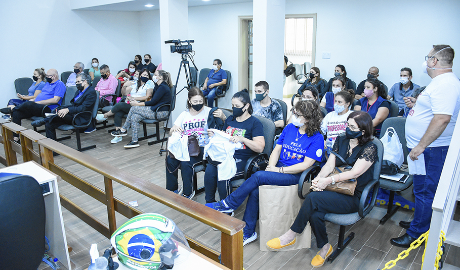 DEBATES MARCARAM A SESSÃO ORDINÁRIA DESTA SEGUNDA-FEIRA (14)