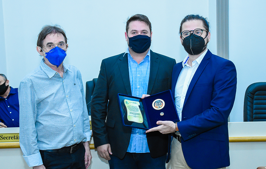CIENTISTA MISSIONEIRO EDUARDO RIGON ZIMMER RECEBEU A ORDEM DA CRUZ MISSIONEIRA