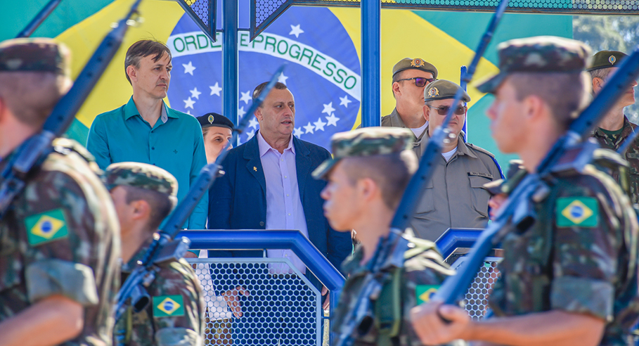 O PODER LEGISLATIVO PRESTIGIA A SOLENIDADE EM HOMENAGEM AO EXÉRCITO BRASILEIRO