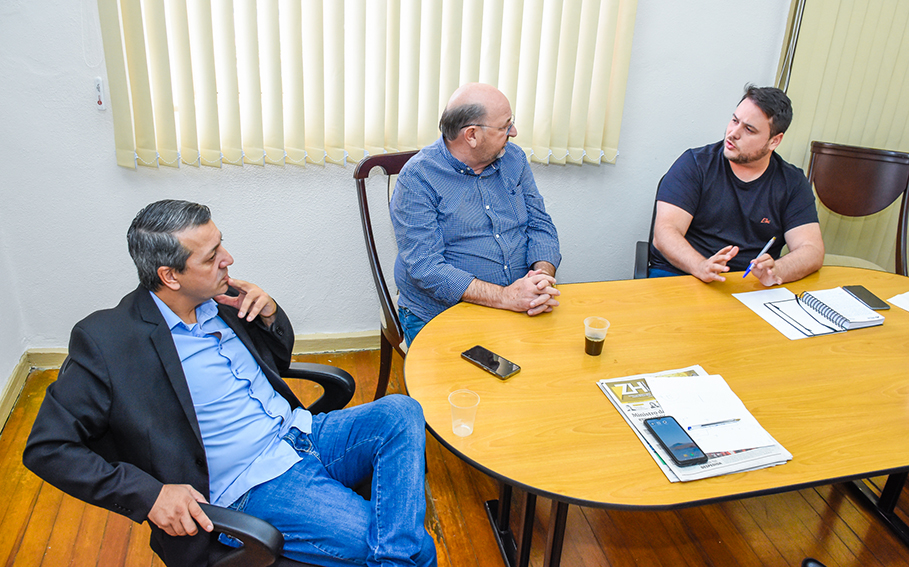 DEPUTADO ESTADUAL ALOÍSIO CLASSMANN VISITA O GABINETE DA PRESIDÊNCIA