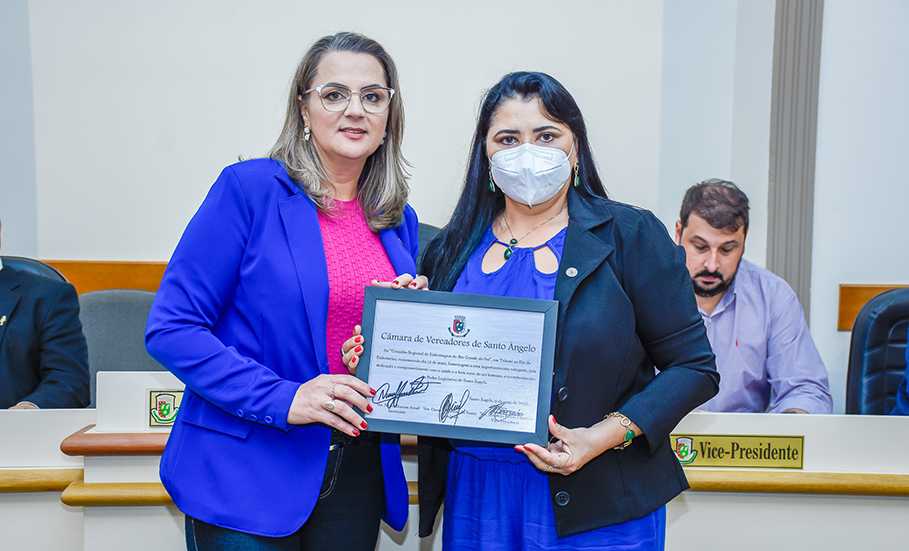 Sessão Especial homenageia enfermeiros Santo-Angelenses pelo seu dia