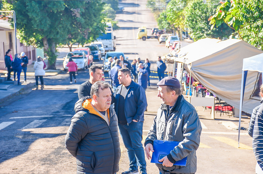 Vereadores acompanham os trabalhos do projeto Prefeitura nos Bairros